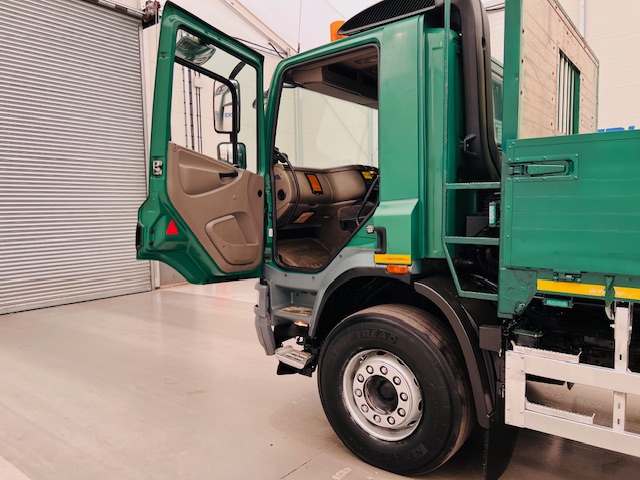 DAF CF75 310 Rear Lift Day Cab Dropside Brick Grab
