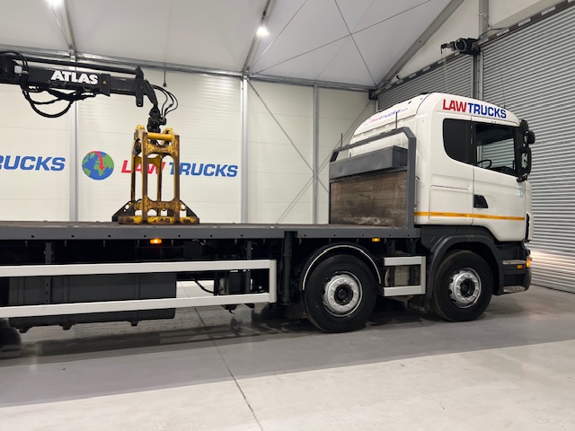 Scania R420 8×2 Rear Lift Brick Grab Drawbar