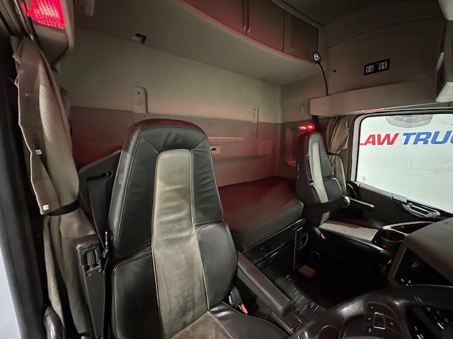 Volvo FH 500 6×2 Midlift Tractor Unit