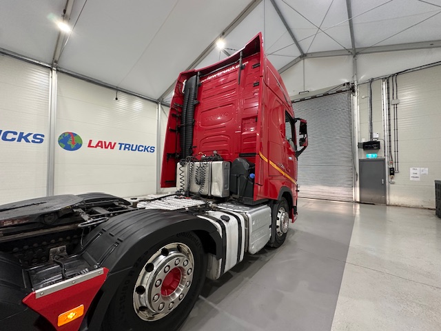 Volvo FH 500 6×2 Sleeper Cab Tractor Unit
