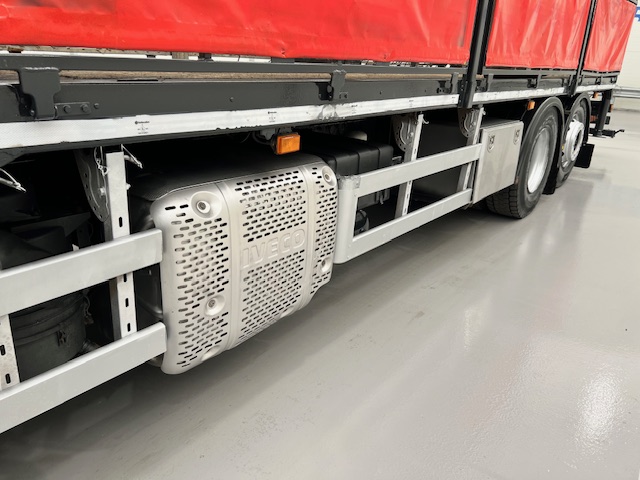 Iveco Stralis 310 6×2 Dropside Brick Grab
