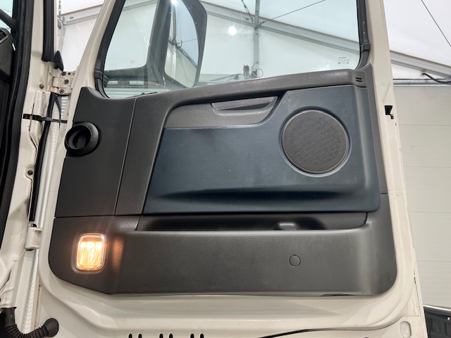 Volvo FH 460 6×2 Midlift Tractor Unit PTO
