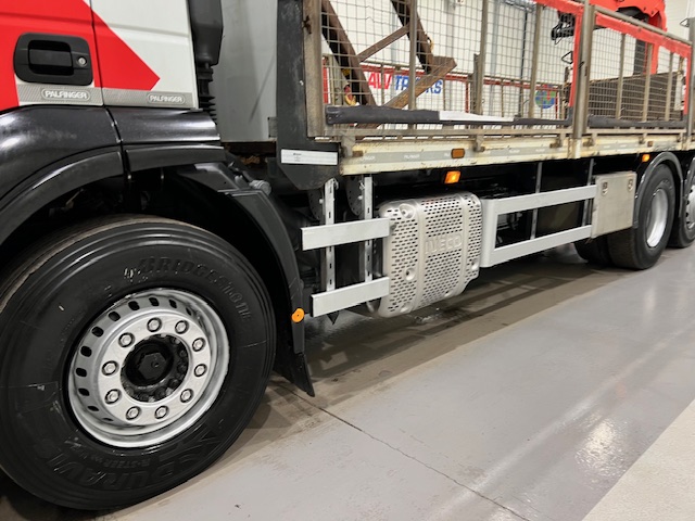 Iveco Stralis 310 6×2 Dropside Brick Grab