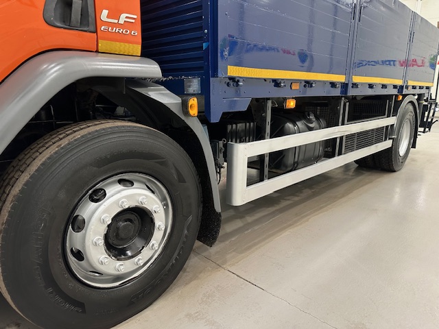 DAF LF 220 Day Cab Dropside Brick Grab
