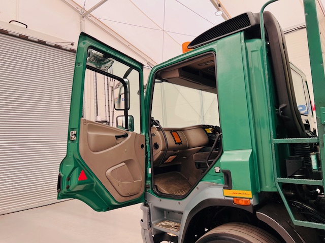 DAF CF75 310 Rear Lift Day Cab Dropside Brick Grab
