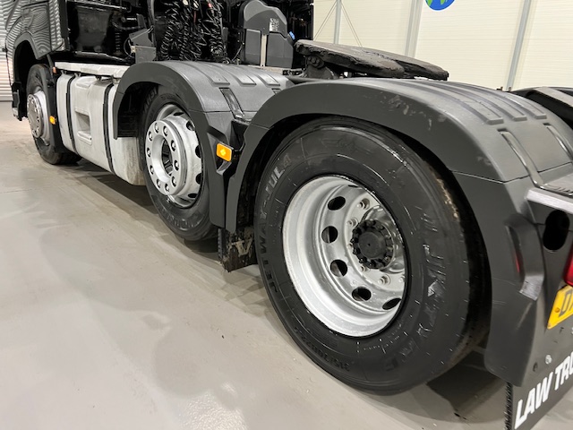 Volvo FH 500 6×2 Midlift Tractor Unit