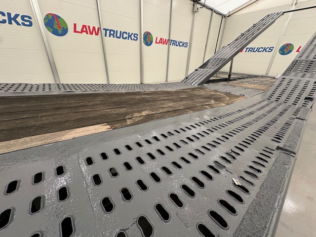 SDC Tri Axle Kicker Vehicle Carrier Lowloader