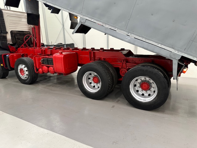Volvo FM 380 8×4 Day Cab Tipper