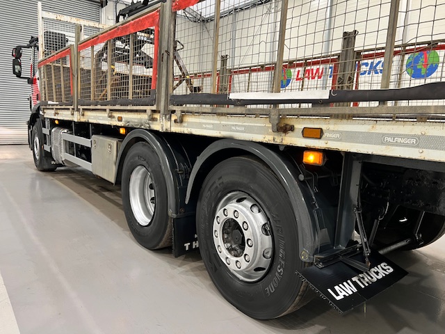 Iveco Stralis 310 6×2 Dropside Brick Grab