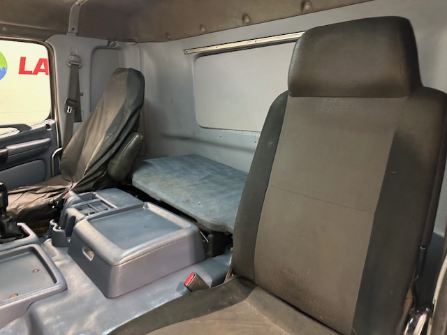 Hino 700 3241 8×4 Sleeper Cab Steel Tipper Grab