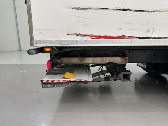 DAF CF 370 6×2 Sleeper Cab Fridge Box