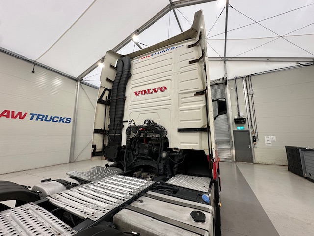 Volvo FH 520 6×2 Sleeper Cab Tractor Unit Manual