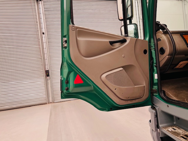 DAF CF75 310 Rear Lift Day Cab Dropside Brick Grab
