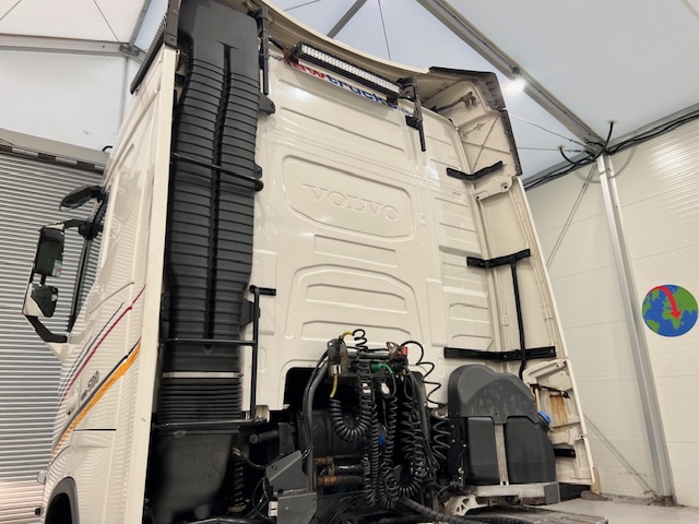 Volvo FH 500 6×2 Midlift Tractor Unit
