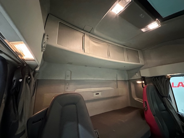Volvo FH 500 6×2 Midlift Tractor Unit