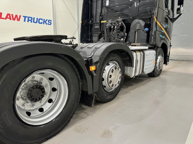 Volvo FH 500 6×2 Midlift Tractor Unit
