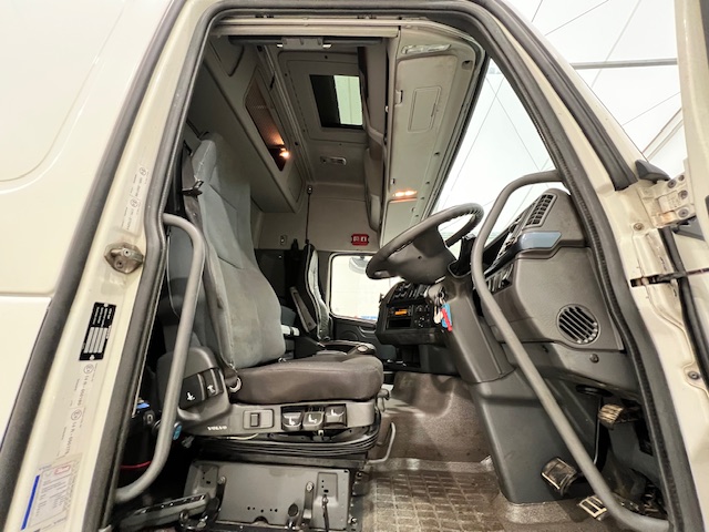 Volvo FH 460 6×2 Midlift Tractor Unit PTO