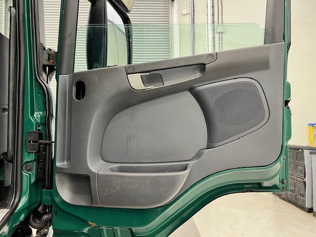 Scania P250 4×2 Sleeper Cab Box Van
