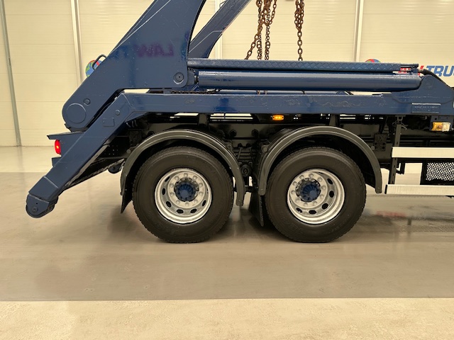 Scania P370 8×4 Sleeper Cab Skip Loader