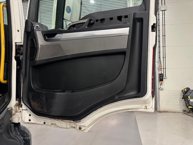 MAN TGS 35.360 8×4 Day Cab Steel Tipper Grab