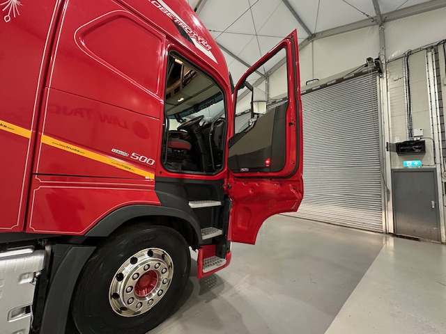 Volvo FH 500 6×2 Sleeper Cab Tractor Unit