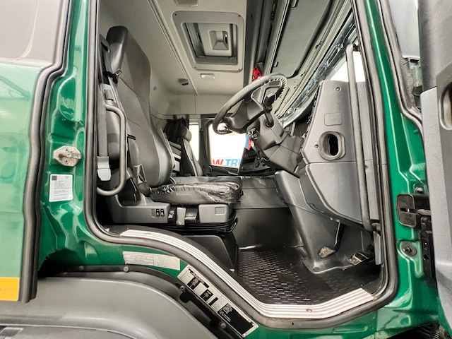 Scania P250 4×2 Sleeper Cab Box Van
