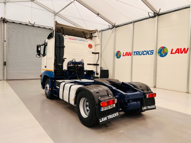 Volvo FH12 420 4×2 Sleeper Cab Tractor Unit