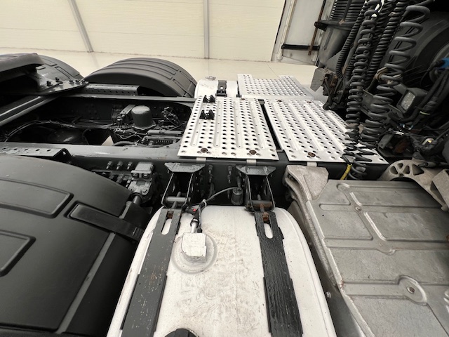 Volvo FH 460 6×2 Midlift Tractor Unit