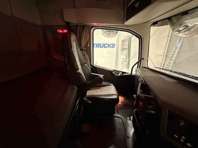 Volvo FH 500 6×2 Midlift Tractor Unit