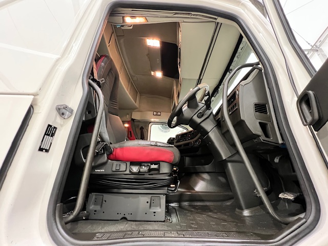 Volvo FH 500 6×2 Midlift Tractor Unit