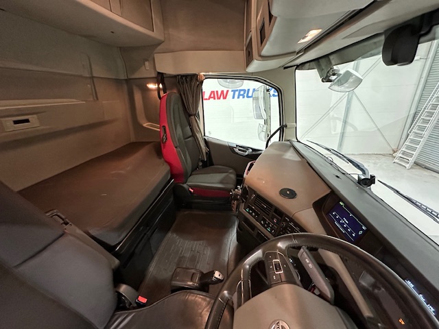 Volvo FH 500 6×2 Midlift Tractor Unit
