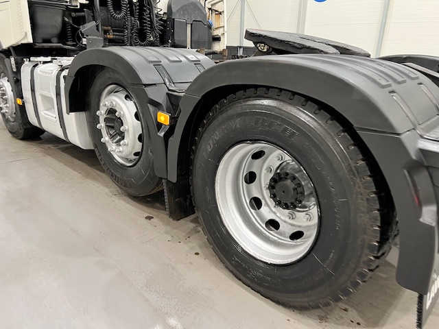 Volvo FH 500 6×2 Midlift Tractor Unit
