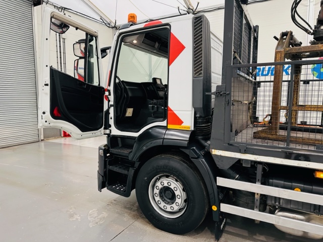 Iveco Stralis 310 6×2 Dropside Brick Grab
