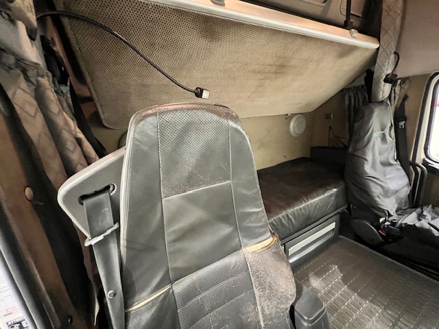 Volvo FH 480 6×2 Rear Lift Tractor Unit