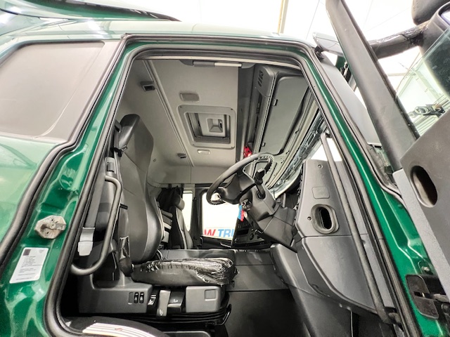 Scania P250 4×2 Sleeper Cab Box Van