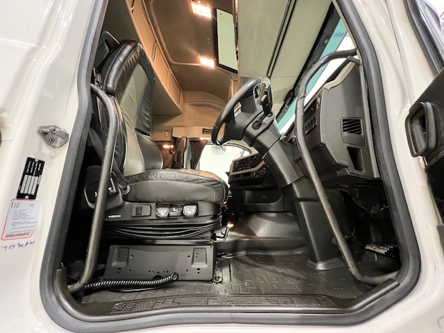 Volvo FH 500 6×2 Sleeper Cab Tractor Unit