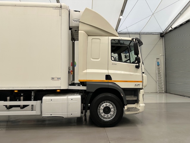 DAF CF 370 6×2 Sleeper Cab Fridge Box