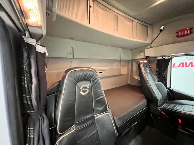 Volvo FH 500 6×2 Midlift Tractor Unit