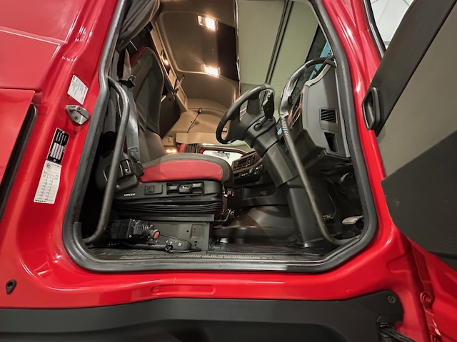 Volvo FH 500 6×2 Sleeper Cab Tractor Unit