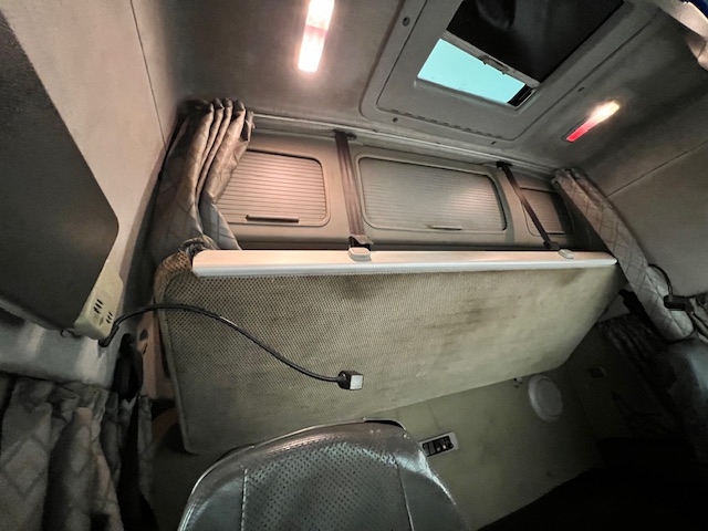 Volvo FH 480 6×2 Rear Lift Tractor Unit
