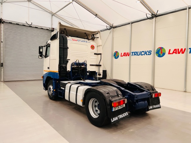 Volvo FH12 420 4×2 Sleeper Cab Tractor Unit
