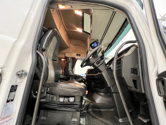 Volvo FH 500 6×2 Sleeper Cab Tractor Unit
