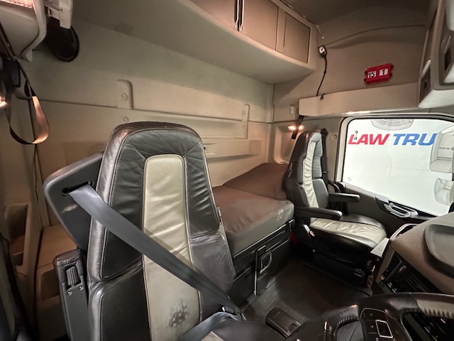 Volvo FH 500 6×2 Midlift Tractor Unit