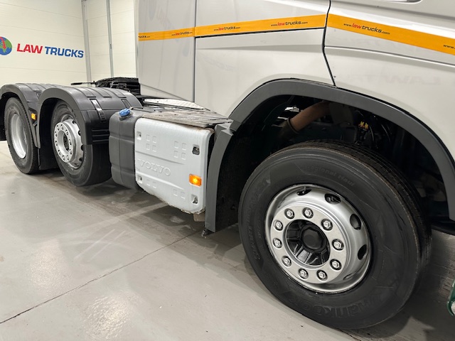 Volvo FH 500 6×2 Midlift Tractor Unit