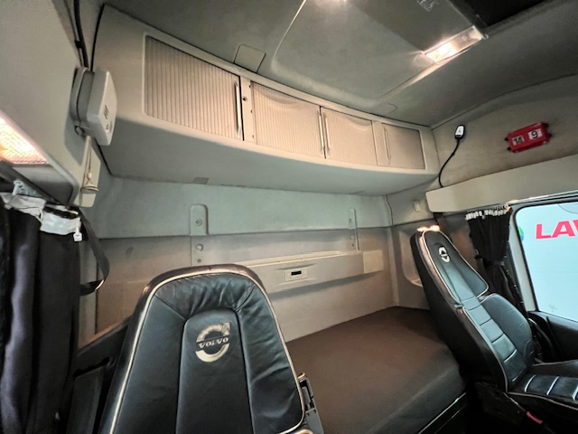 Volvo FH 500 6×2 Midlift Tractor Unit