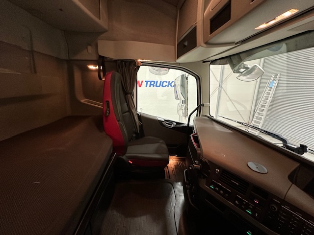 Volvo FH 500 6×2 Midlift Tractor Unit