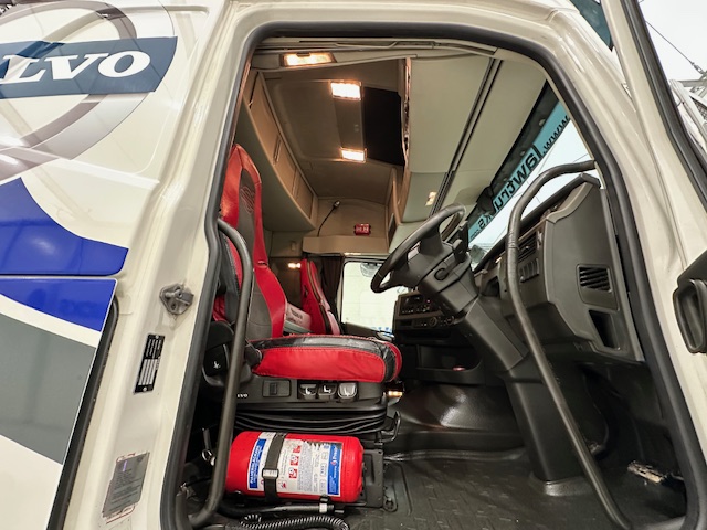 Volvo FH 500 6×2 Tractor Unit Safari Edition