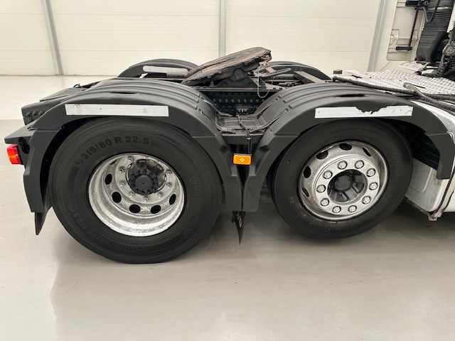 Volvo FH 460 6×2 Midlift Tractor Unit PTO