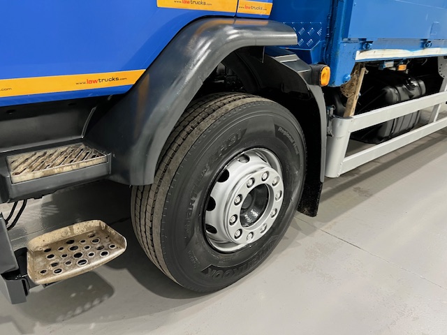 DAF LF55 220 Day Cab Dropside Brick Grab
