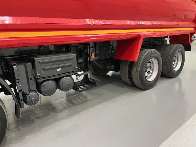 Volvo FM 400 8×4 Steel Tipper Grab Manual